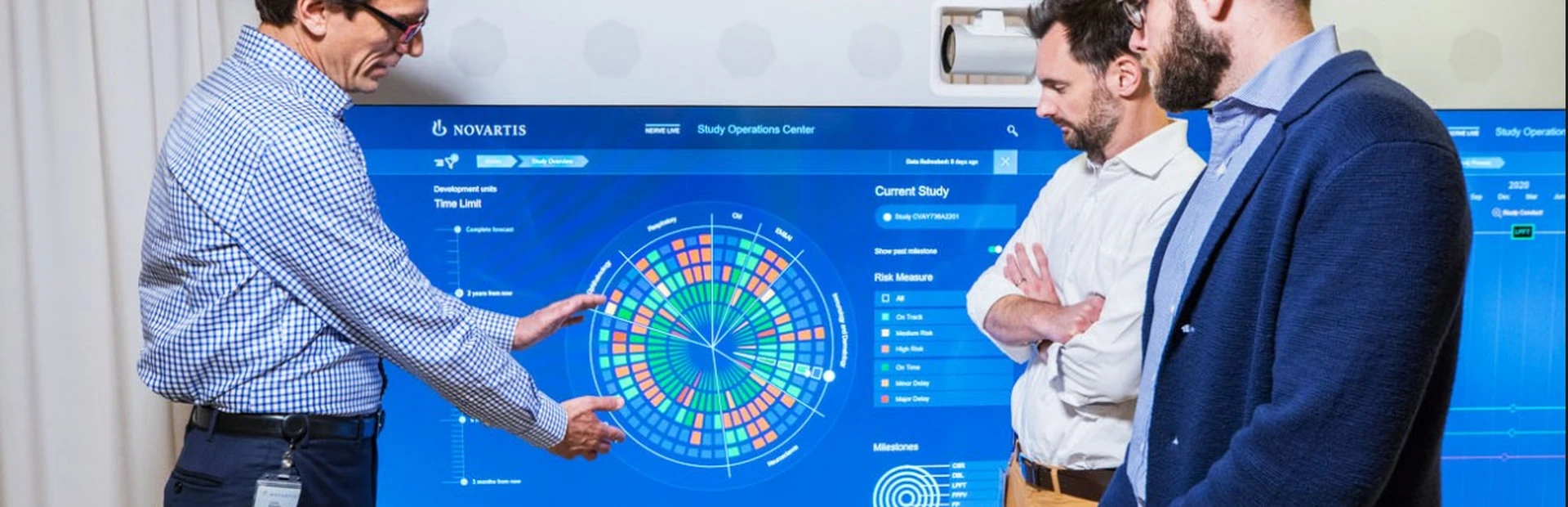 Dr. Luca Finelli demonstrates to his team members the interface of the predictive module Sense on a screen.