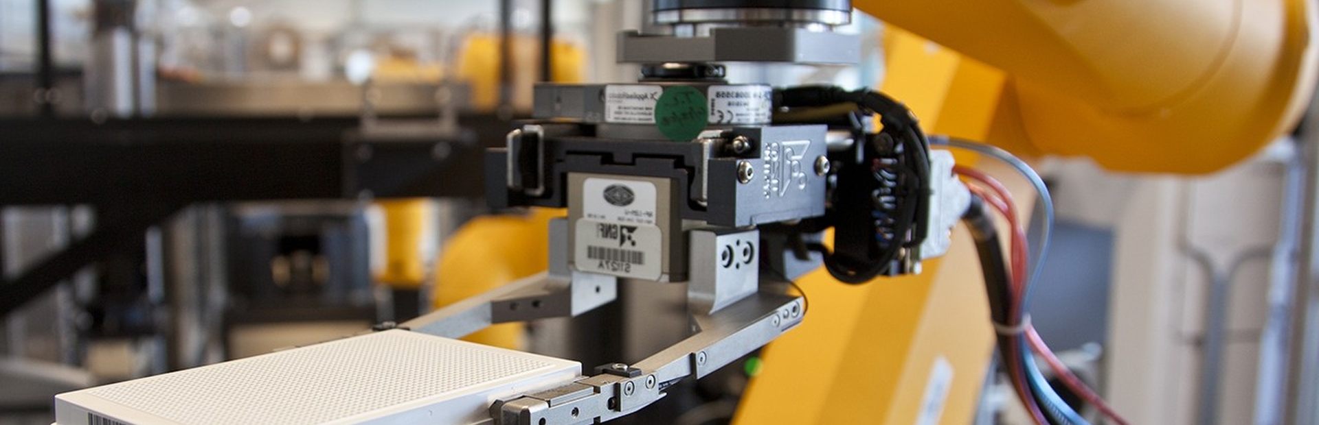 Robot in medical lab