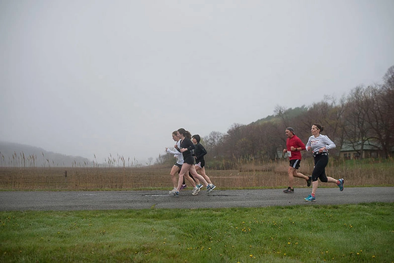 Jennifer running a marathon in Ipschiw
