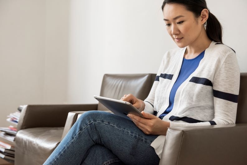 Patient advocate engaging online