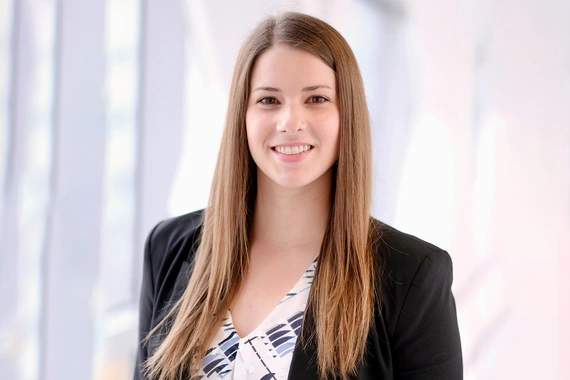 Portrait of Janelle Rychlick, a US-based associate