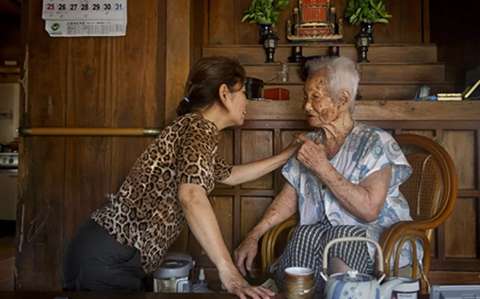 Hiromi Yohena aids her grandmother, age 103