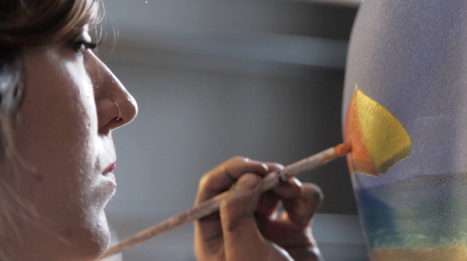 Bodypainter Natalie Fletcher paints on model