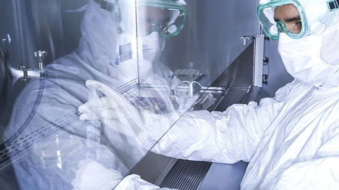 An engineer processes CAR-T cells in a laboratory