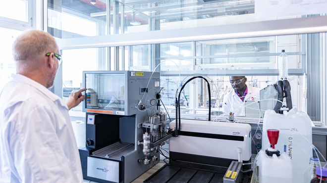 Scientists in one of the state-of-the-art laboratories of Banting 1