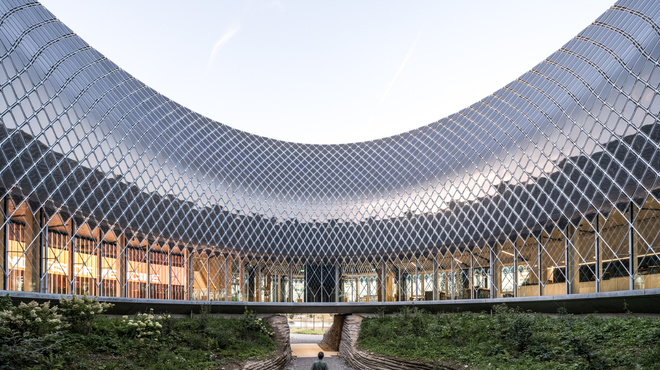 View from “Hohlweg” passing under the Novartis Pavillon