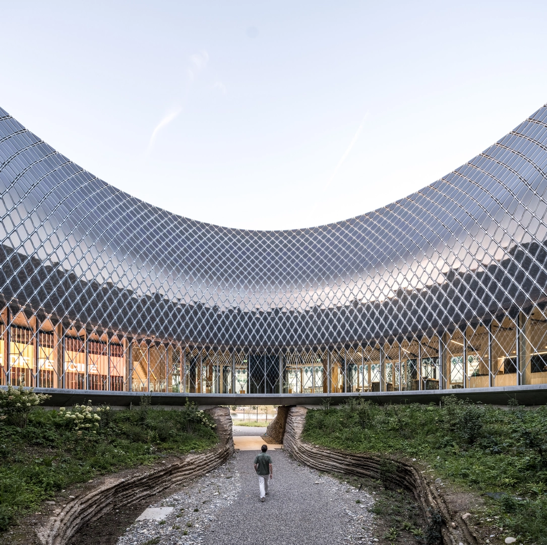 View from “Hohlweg” passing under the Novartis Pavillon