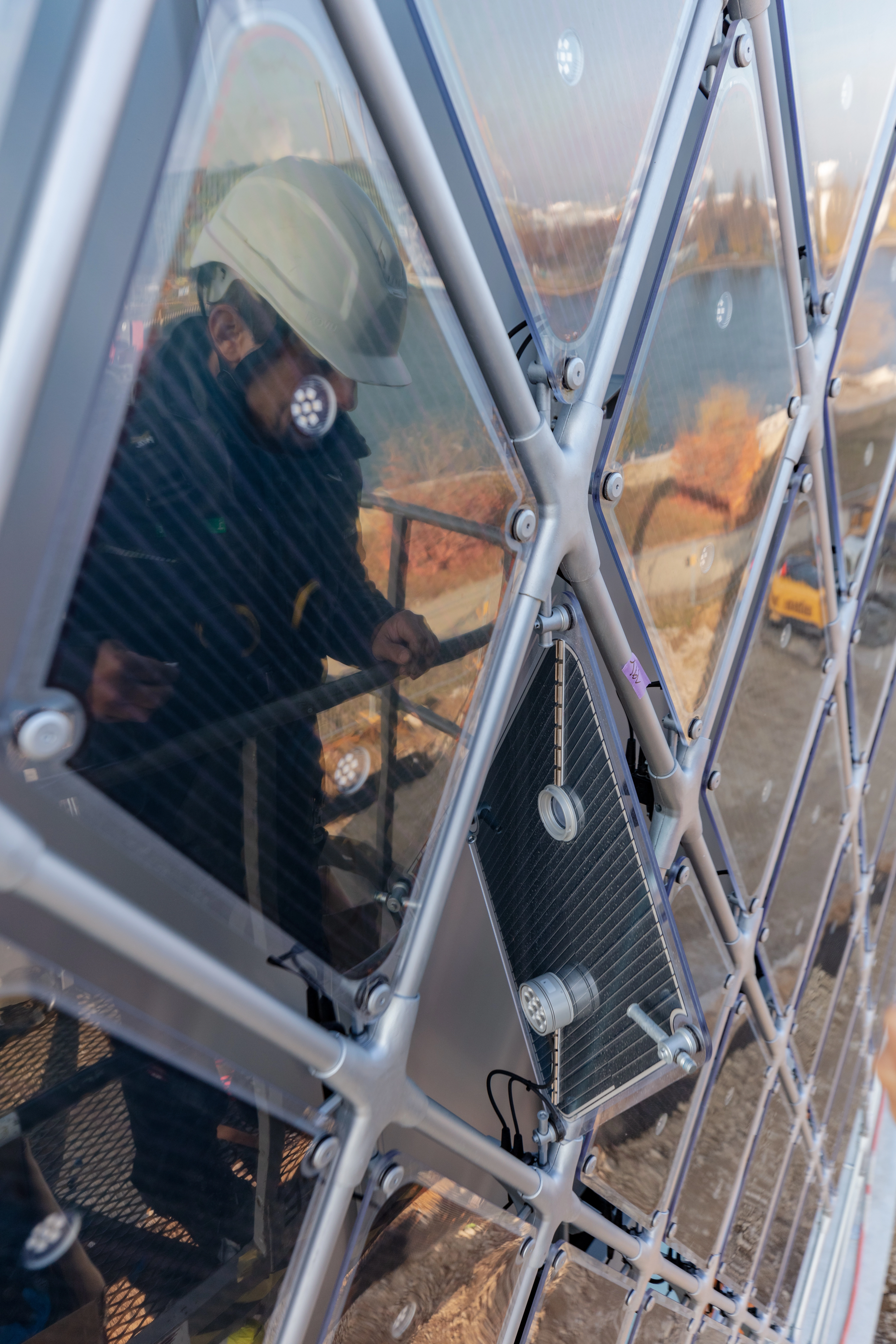 Organic solar cell with LED core which builds the illuminating skin of the Novartis Pavillon