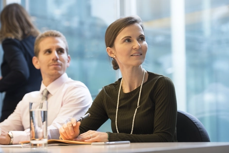 Muž a žena na pracovnej porade