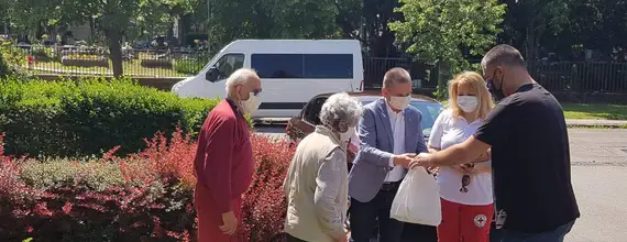 Obedy zadarmo pre seniorov počas pandémie