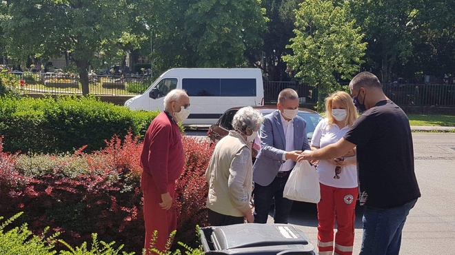 Obedy zadarmo pre seniorov počas pandémie