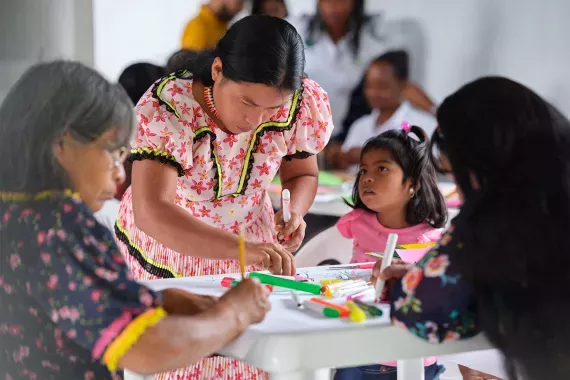 group-of-women-from-indigenous-community-health-workshop-colombia