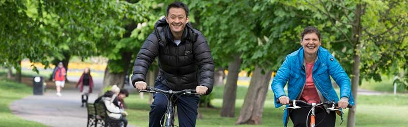 couple cycling