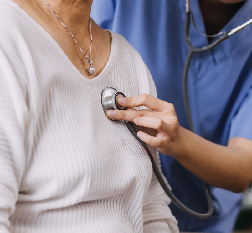 Patient portrayal – person discussing symptoms with a health care professional