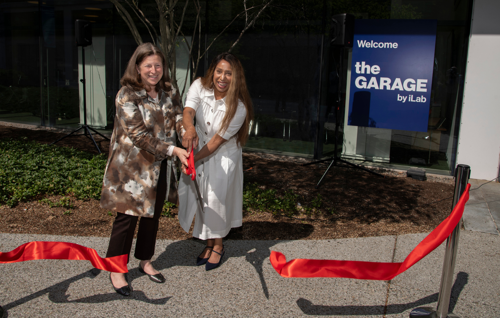Cutting the ribbon to open the new Garage Innovation Lab at Novartis
