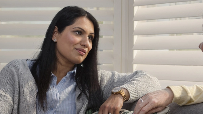 Patient Portrayal - healthcare professional speaking with a patient in a home setting.